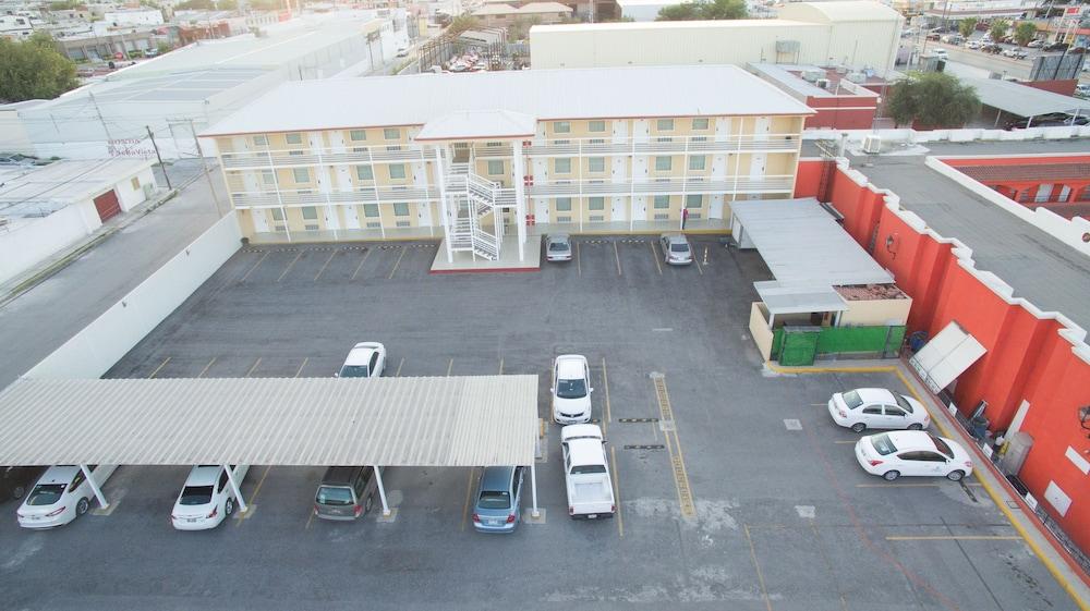Comfort Inn Monclova Exterior photo