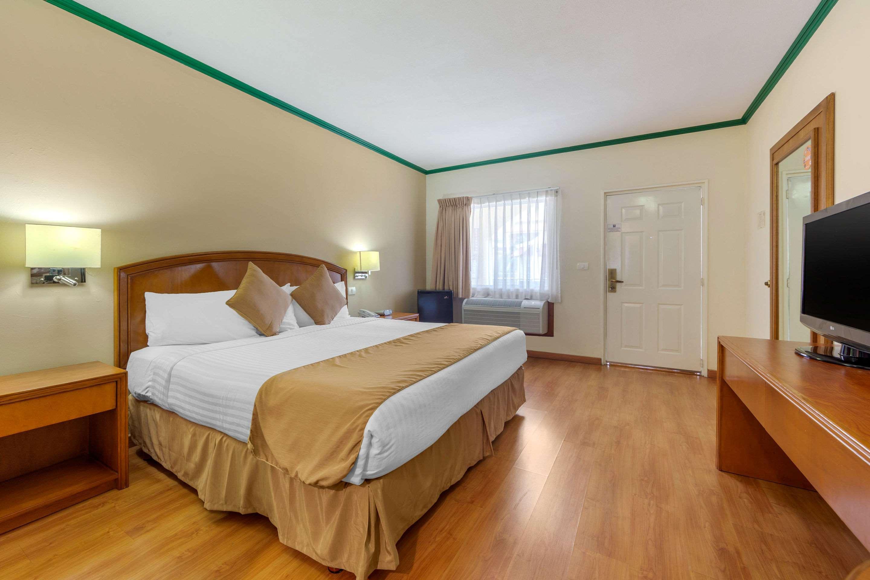 Comfort Inn Monclova Exterior photo