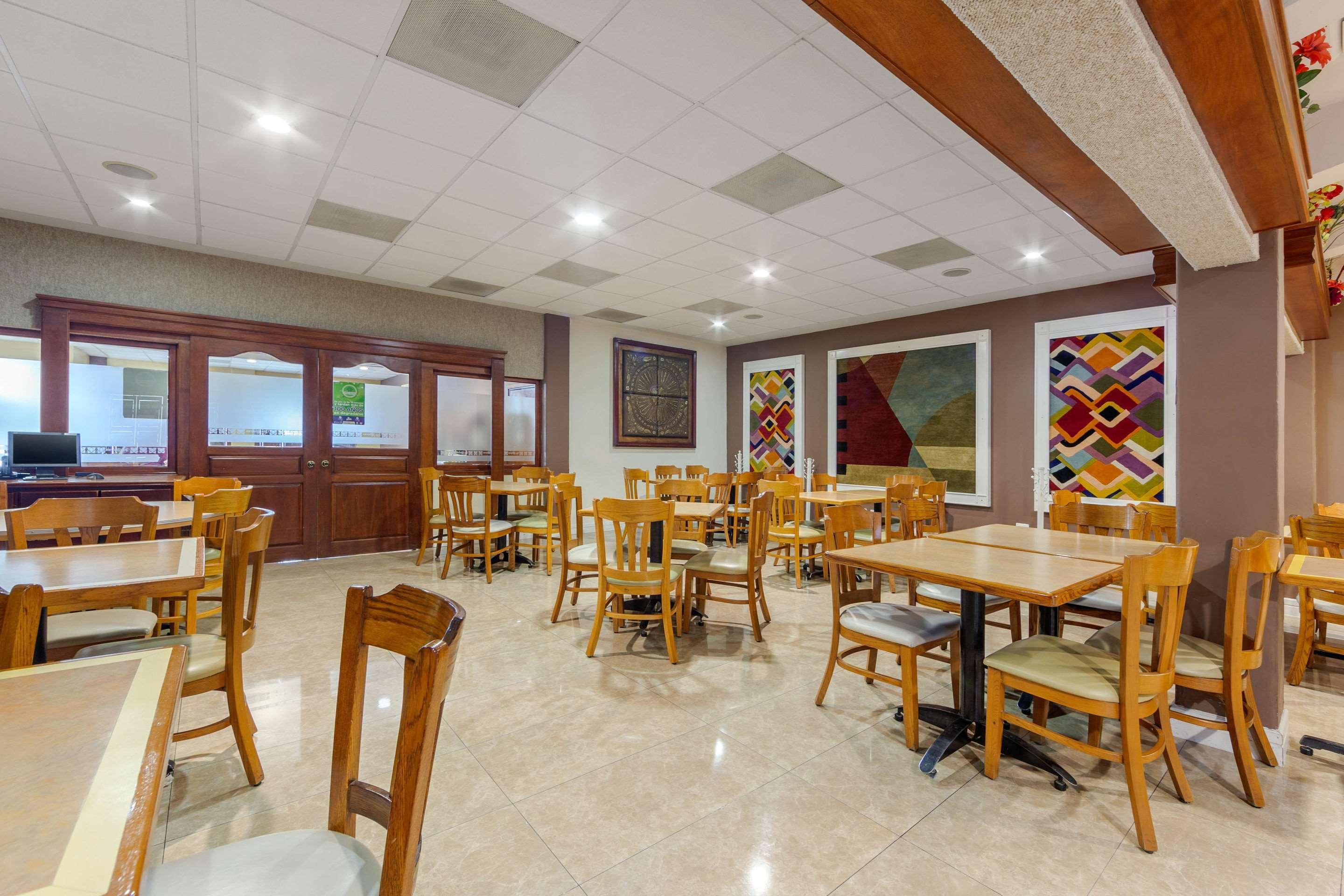 Comfort Inn Monclova Exterior photo