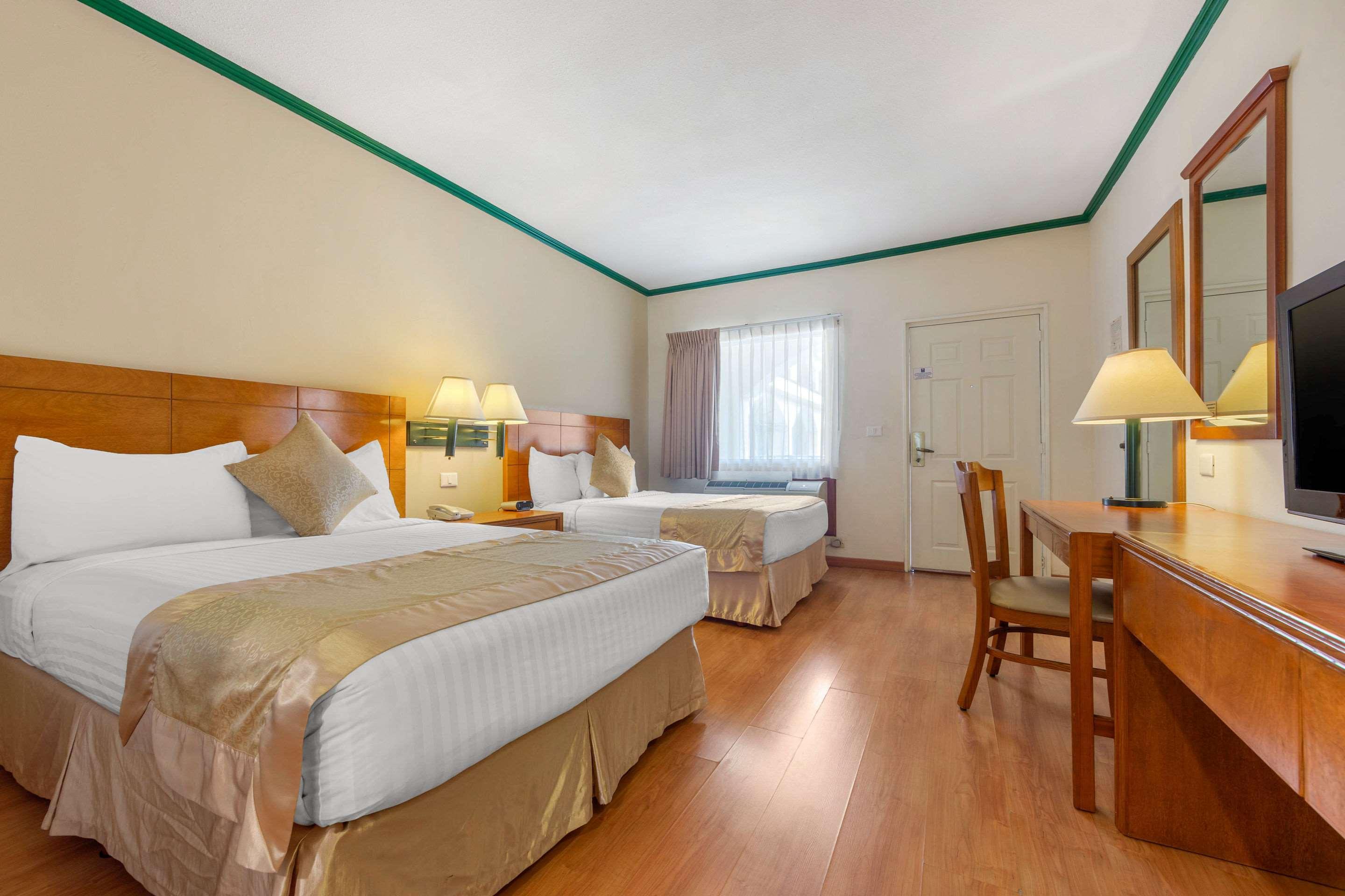 Comfort Inn Monclova Exterior photo
