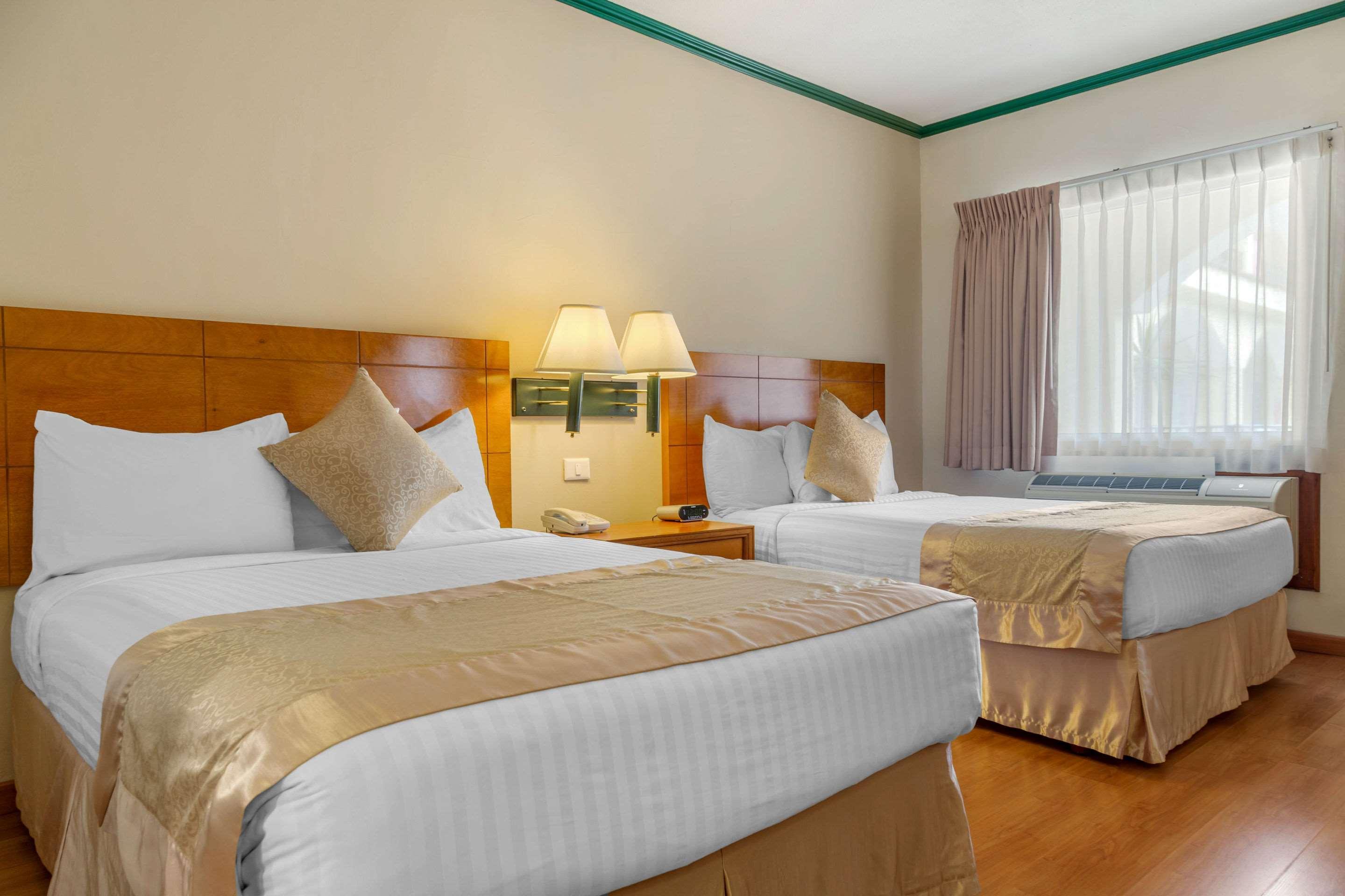 Comfort Inn Monclova Exterior photo