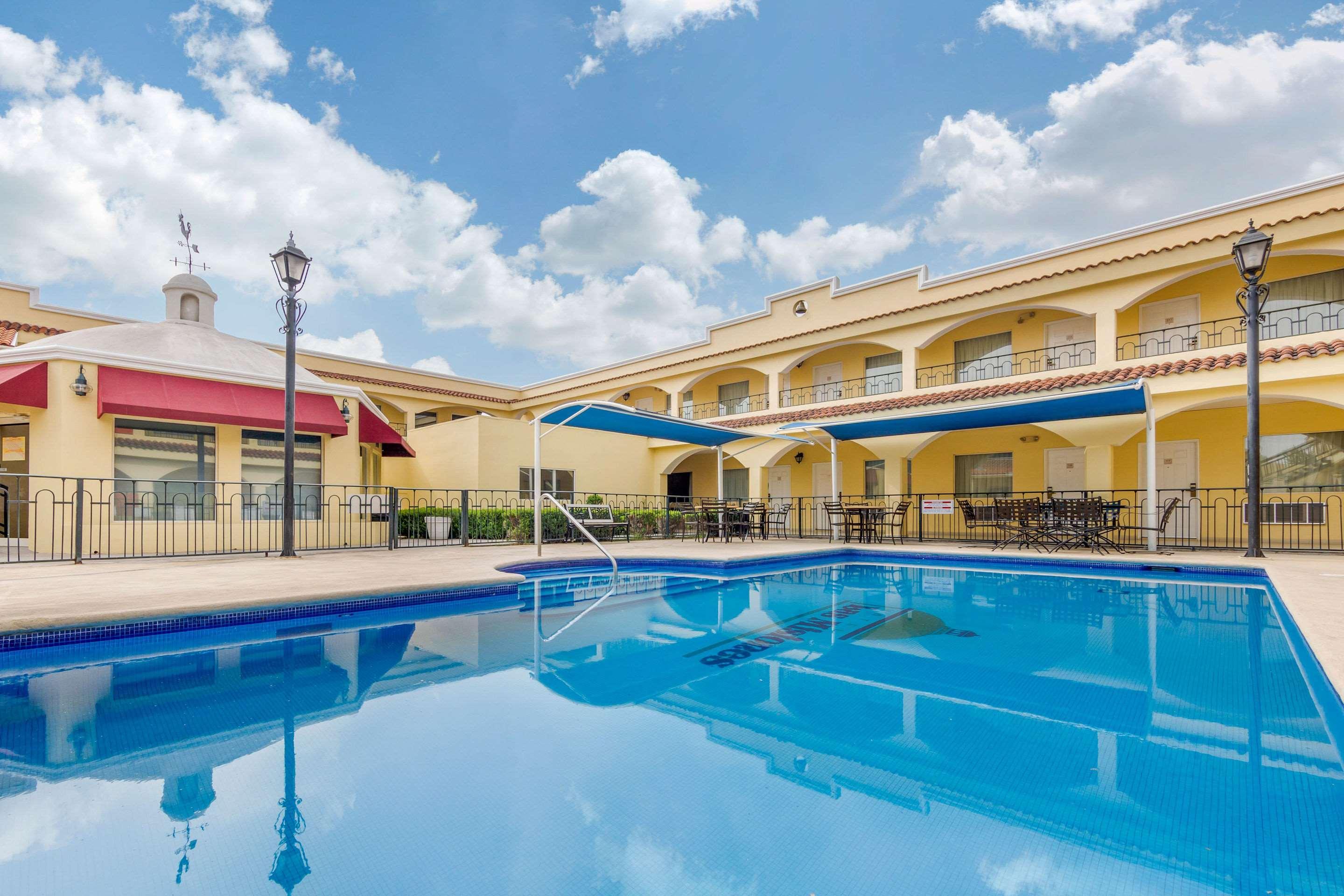 Comfort Inn Monclova Exterior photo