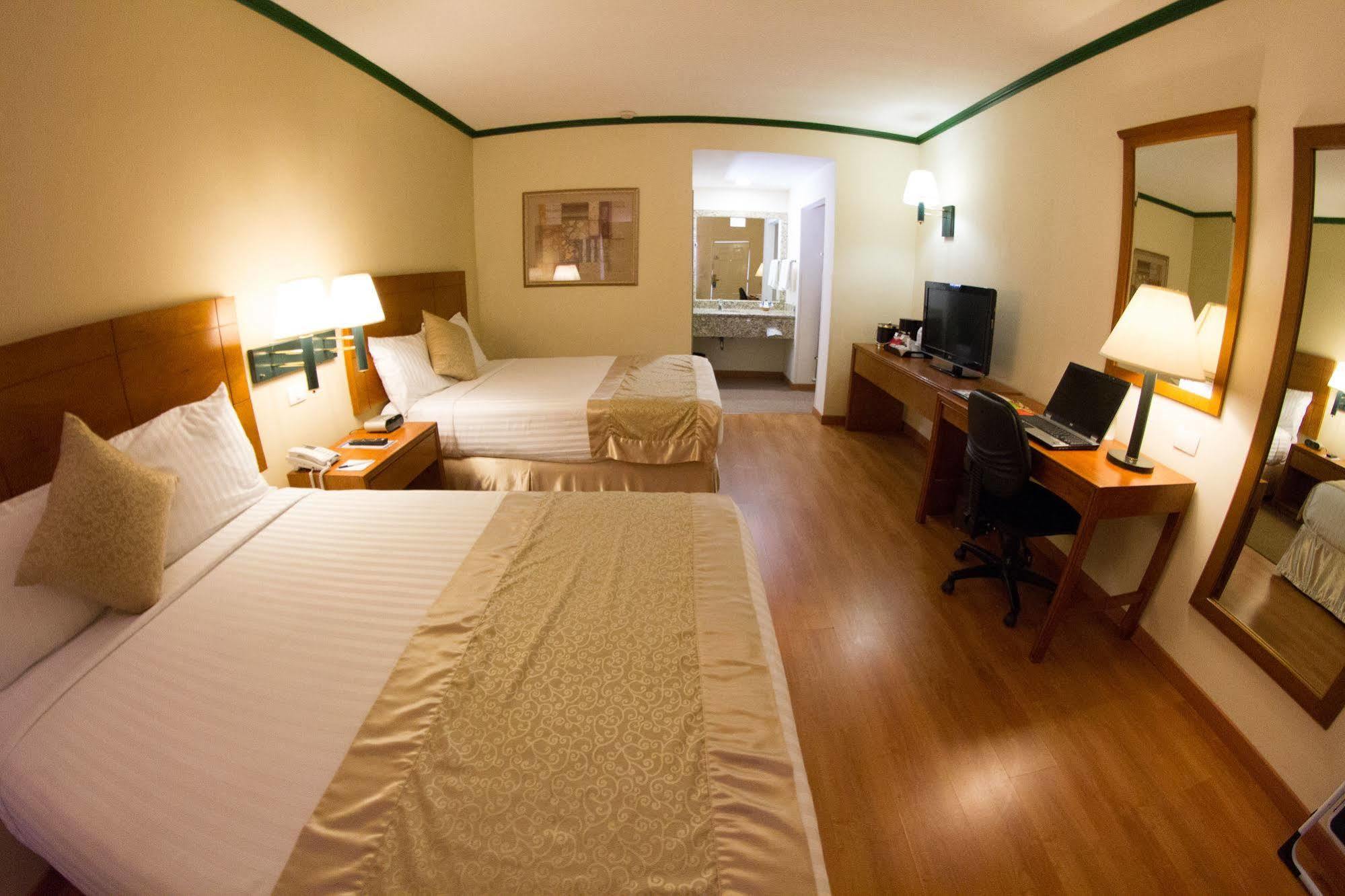 Comfort Inn Monclova Exterior photo